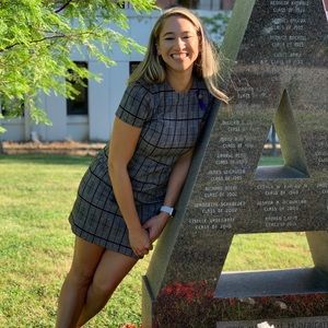 Meet your Posher, Andrea